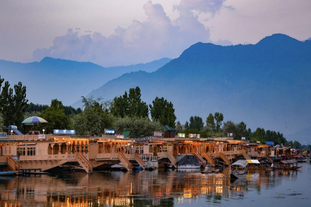 Srinagar Tour with Gulmarg & Pahalgam